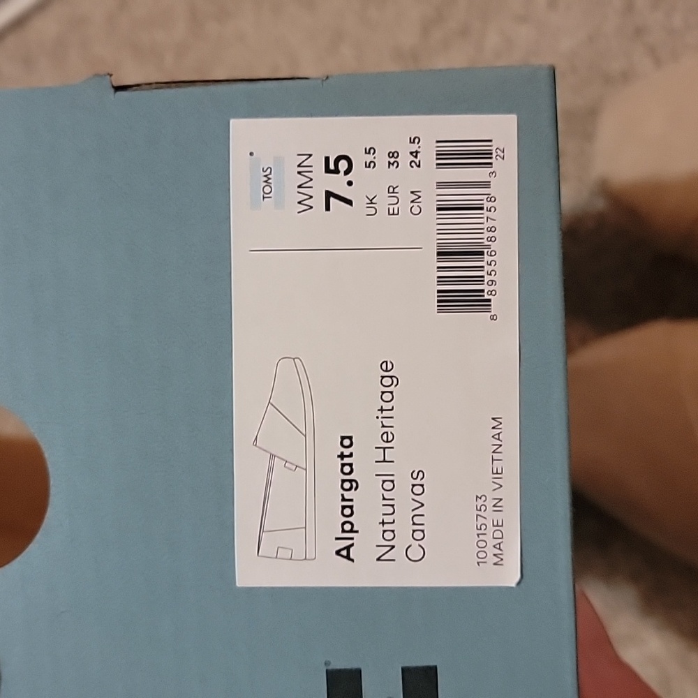 Toms - Picture 4 of 4